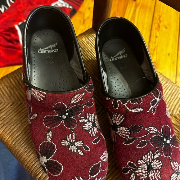 Dansko size 41 red n black white - Picture 6 of 6